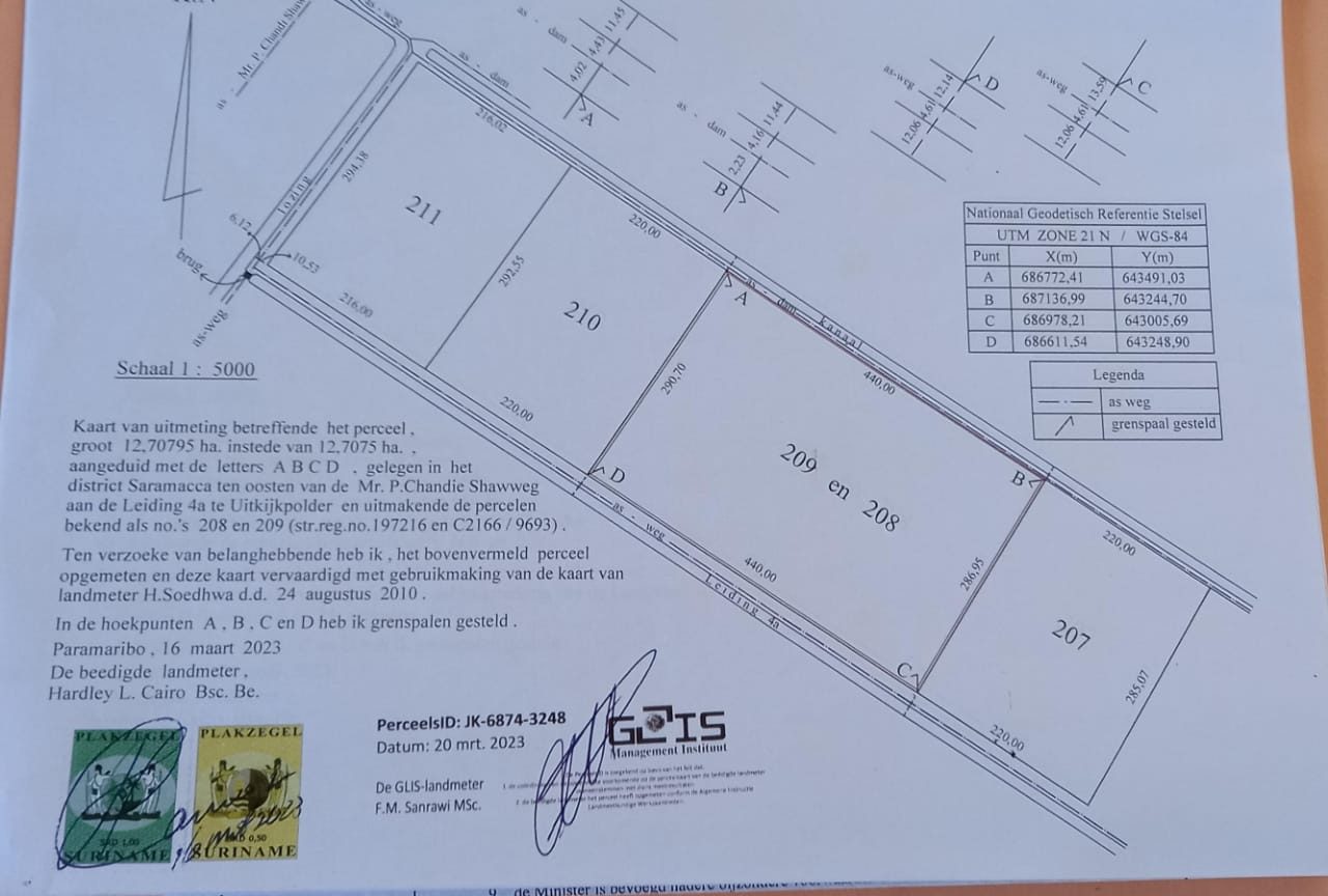 Perceelland : 12,70795 ha, instede van 12,7075 ha , aangeduid met de letters A B C D , gelegen in het district Saramacca te leiding 4a te Uitkijkpolder . Verkoopprijs : 150.000 Euro